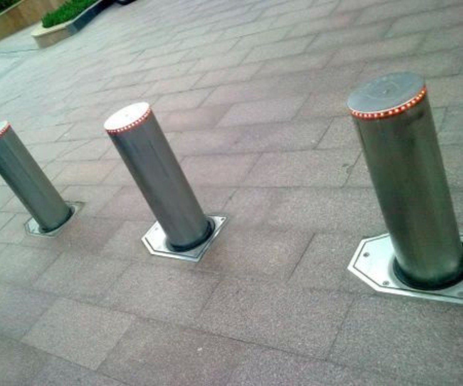 Commercial Series Electro-hydraulic Bollards Thumbnail View
