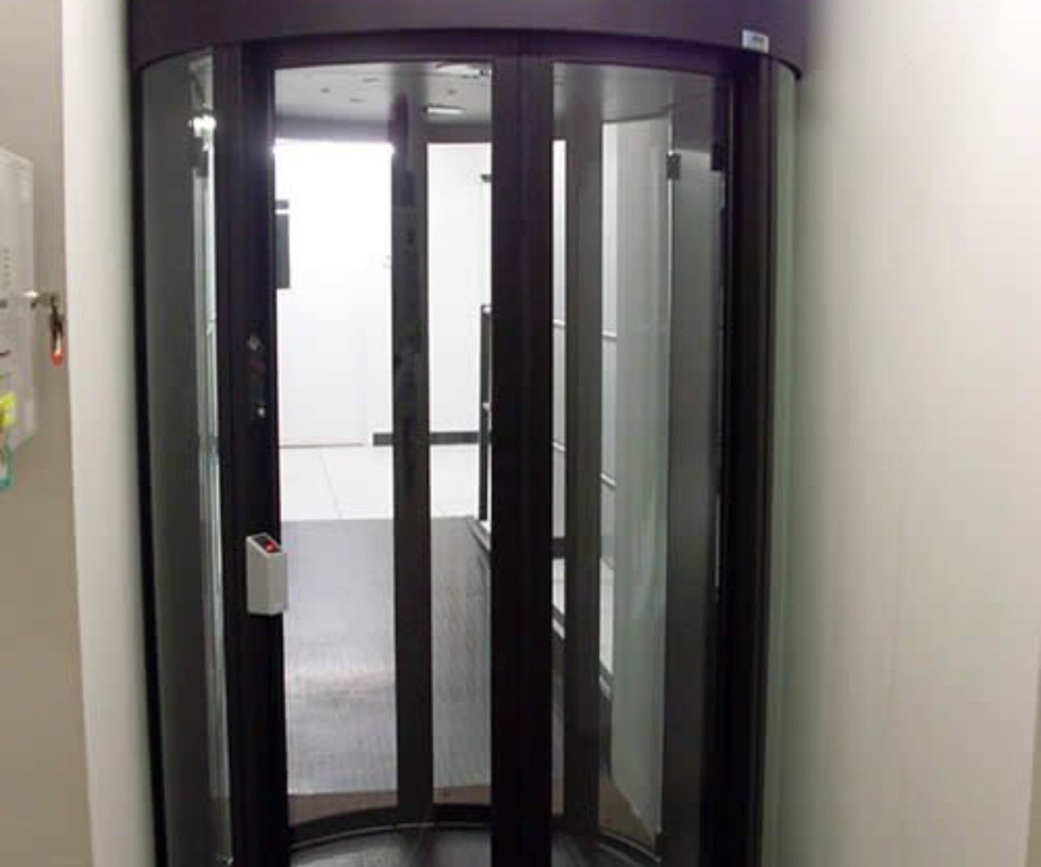 Full Height Mantrap Thumbnail View